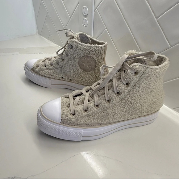 Converse Chuck Taylor All Star Lift Platform Sherpa Shoes Women’s Size 10 Casual - Picture 8 of 16